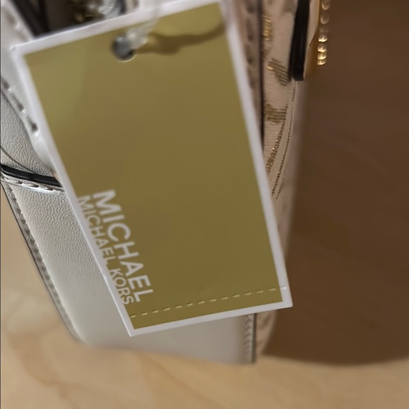 Michael Kors Jet Set Cream and Gold Women's Bag with Chain NWT $398 retail - Picture 4 of 9